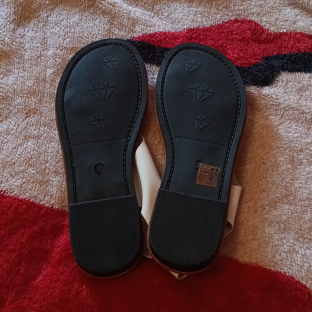 Sandals - Picture 3 of 4